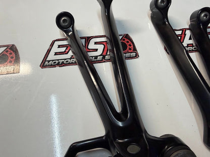 Pillion Peg & Bracket Pair Assembly Suzuki GSXR 1000 2005-2006 OEM 43700-41G00