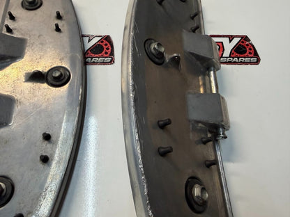 Rider Foot Rests Suzuki Boulevard C109R VLR 1800 T 2008-2014 OEM 43501-10F12