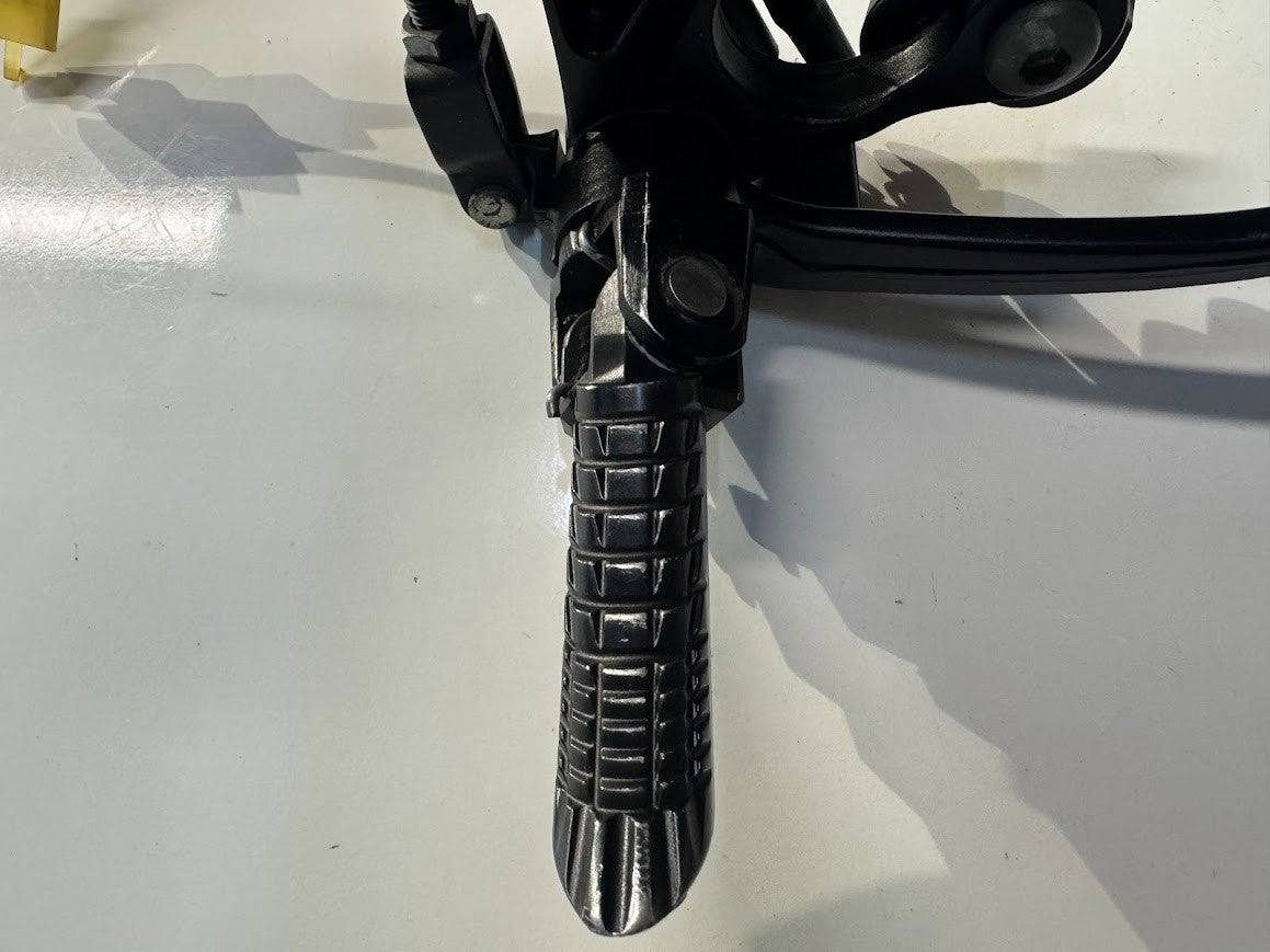 Suzuki GSXR 1000 2015-2016 RH Rear Set Foot Rest Peg Complete OEM 43541-47H10