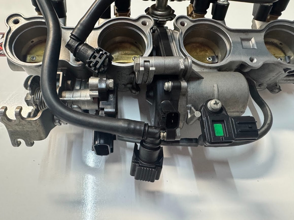 Yamaha YZF R1 2015-2016 Throttle Bodies Injectors TPS OEM Genuine 2CR-13750-00