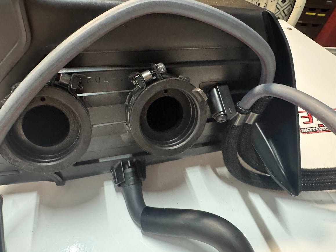 Yamaha YZF R7 2022-2025 Airbox Complete OEM Genuine 1WS-14401-00