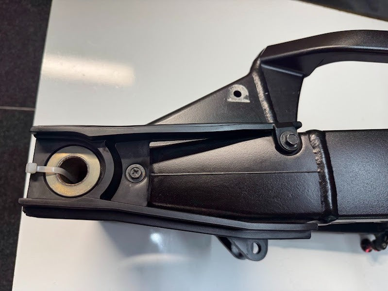 Suzuki GSXR 1000 2007-2008 Swingarm Suspension OEM Genuine 61000-21H00-YAP