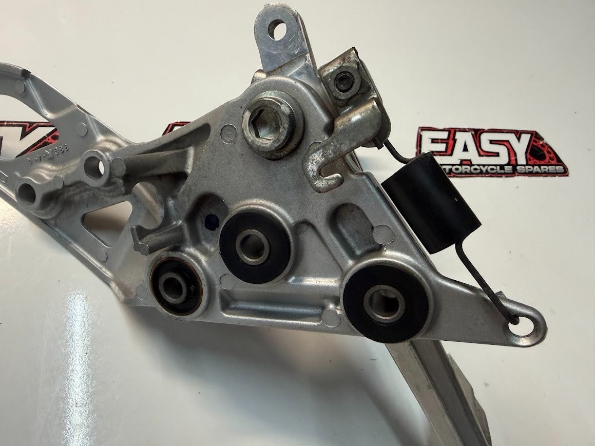 RH Foot Peg Assembly Suzuki GSF 1250 S Bandit 2007-2016 OEM 43511-38G00