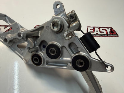 RH Foot Peg Assembly Suzuki GSF 1250 S Bandit 2007-2016 OEM 43511-38G00