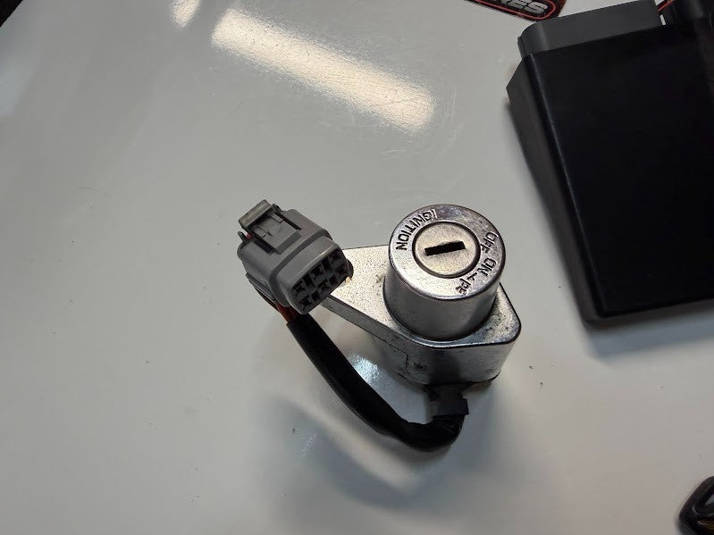 ECU Ignition Lockset Suzuki Boulevard C109R VLR 1800 T 2008-2012 OEM 32920-22H01