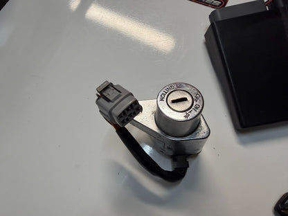 ECU Ignition Lockset Suzuki Boulevard C109R VLR 1800 T 2008-2012 OEM 32920-22H01
