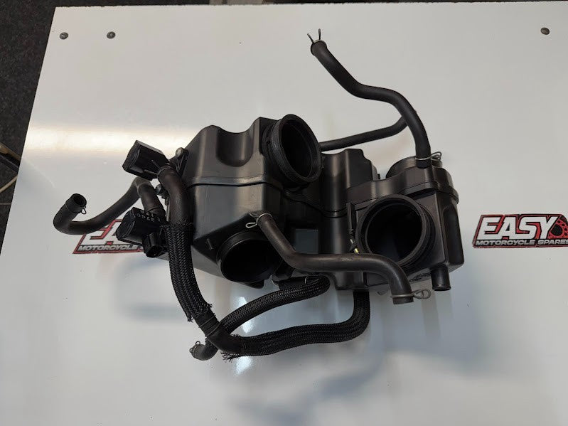 Airbox Case Suzuki Boulevard C109R VLR 1800 T 2008-2014 OEM 13710-22H00