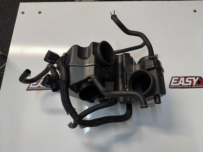 Airbox Case Suzuki Boulevard C109R VLR 1800 T 2008-2014 OEM 13710-22H00