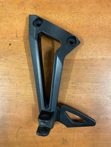 LH Pillion Peg Bracket Yamaha FZ6-S 2006