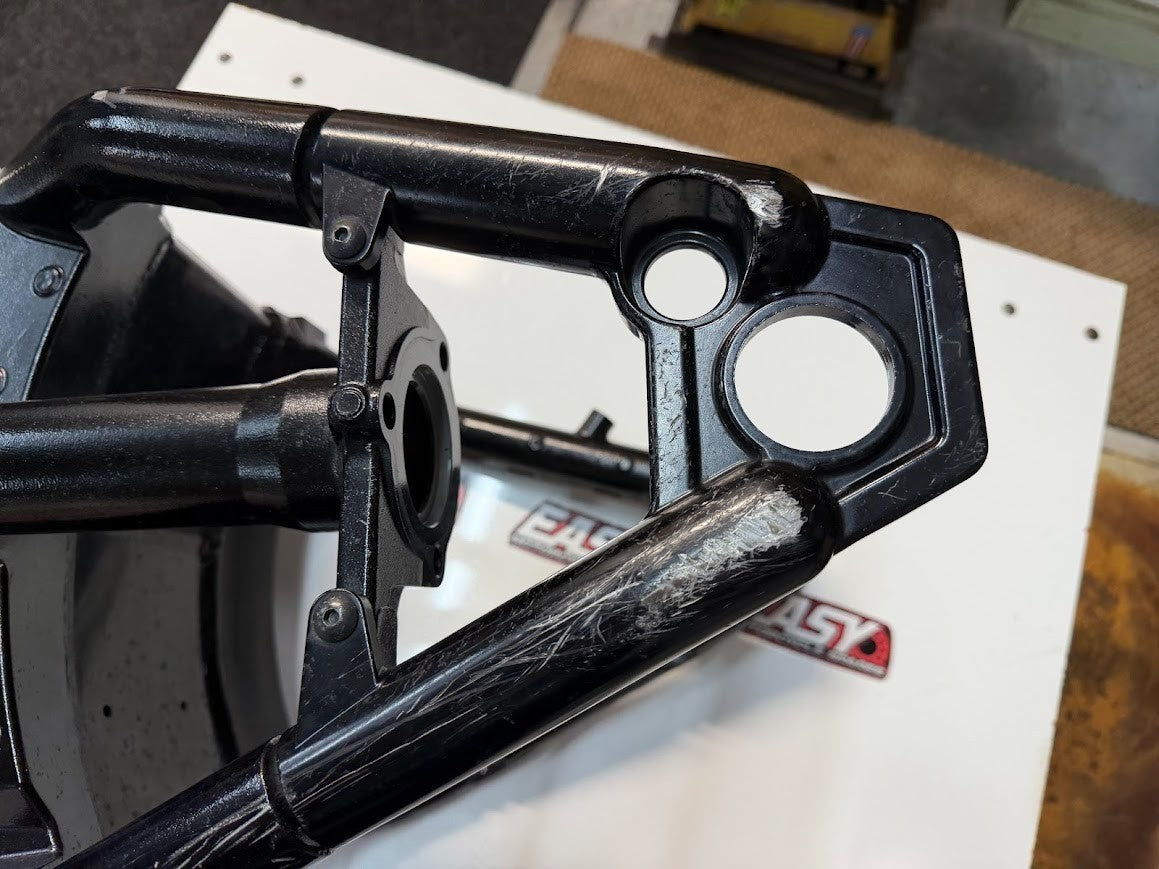 Swing Arm Suzuki Boulevard VLR 1800 2008-2014 OEM 61100-22H00-019
