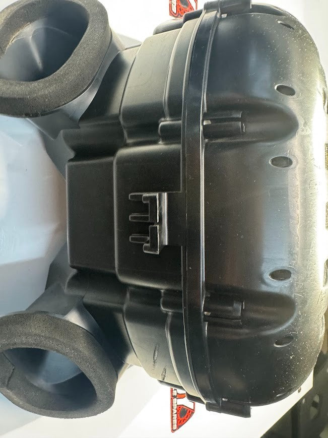 Suzuki GSXR 1000 2009-2016 Airbox Case Cleaner Assembly OEM Genuine 13720-47H02