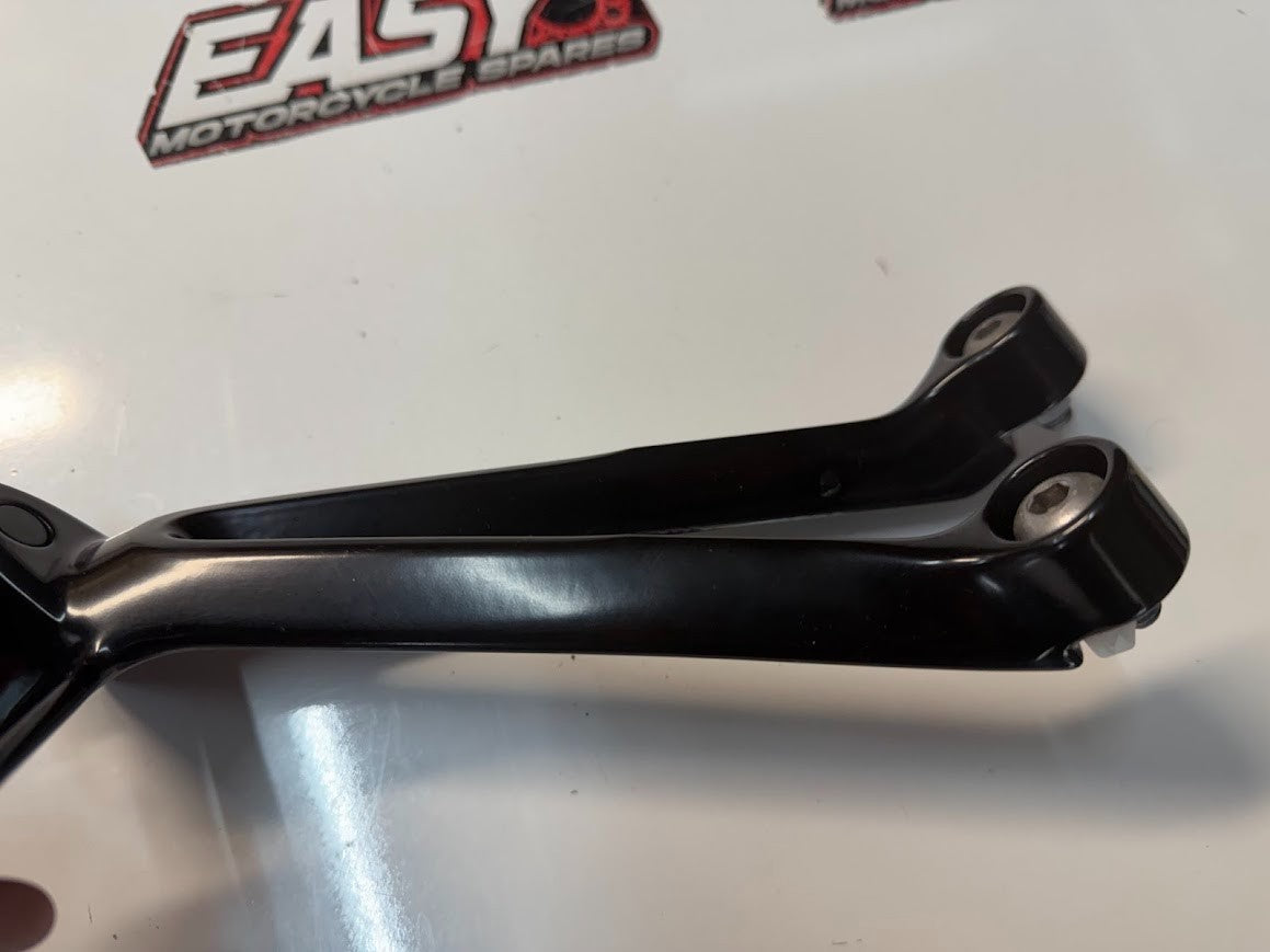 Pillion Peg & Bracket Pair Assembly Suzuki GSXR 1000 2005-2006 OEM 43700-41G00