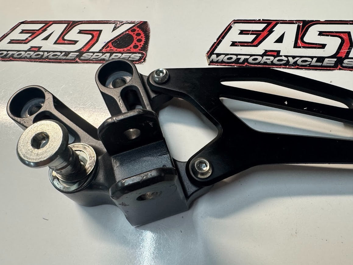 Yamaha YZF R7 2022-2025 LH Foot Peg Bracket Rear Set OEM Genuine BEB-27442-00