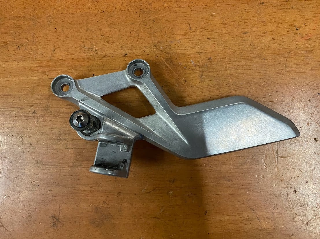 LH Riders Peg Bracket Honda CB 300F 2014