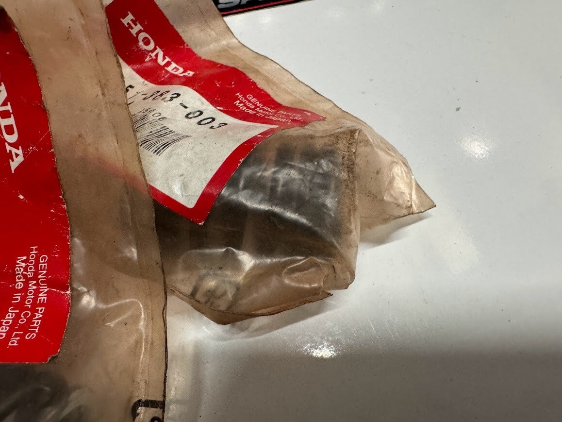 Honda SPRING, VALVE (OUTER) 14751-383-0030 x2