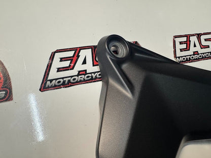 Yamaha YZF R7 2022-2025 LH Cover Bracket OEM Genuine BEB-27453-00
