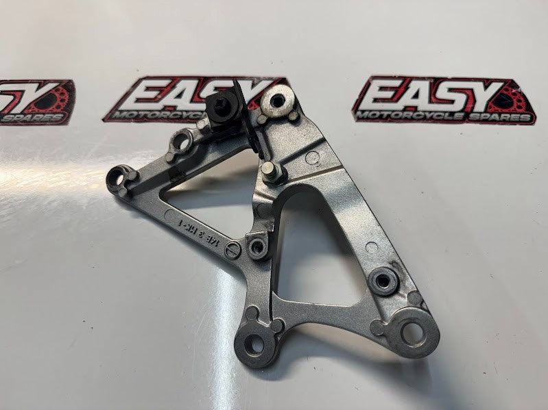 Yamaha YZF R1 2009-2011 RH Foot Peg Bracket OEM Genuine 14B-27443-00