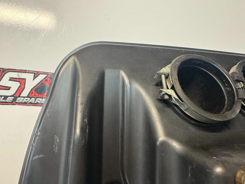 Suzuki VL 1500 Intruder 1998-2004 Airbox Cleaner Assy OEM Genuine 13700-10F01