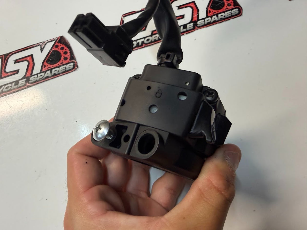 RH Switch Block Controls Suzuki GSXR 1000 2007-2008 OEM 37200-21H01