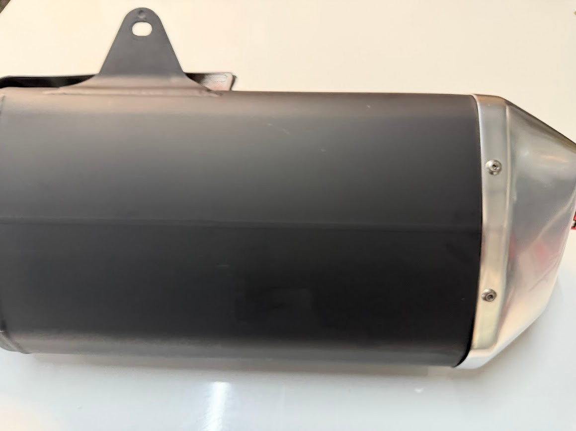 Muffler Exhaust Silencer Suzuki GSXR 1000 2020-2025 OEM 14310-17KD0