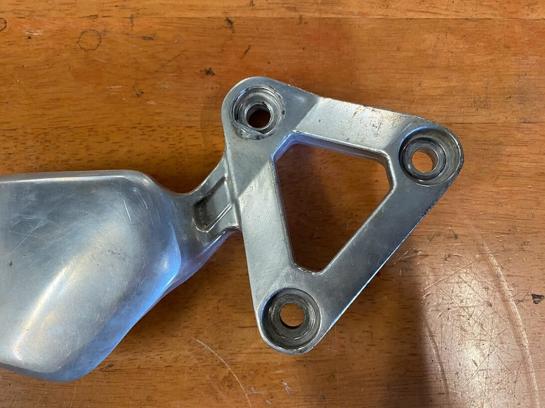 LH Riders Peg Bracket Yamaha FZS 600 1998