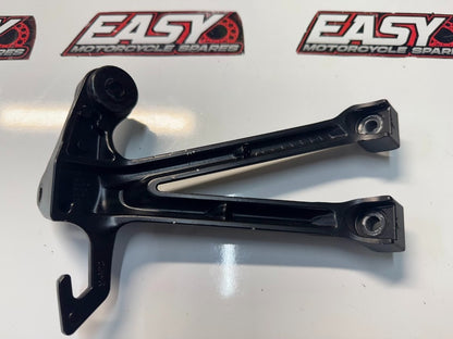 RH Pillion Peg Bracket Suzuki GSXR 1000 07-08 2008 43600-21H00
