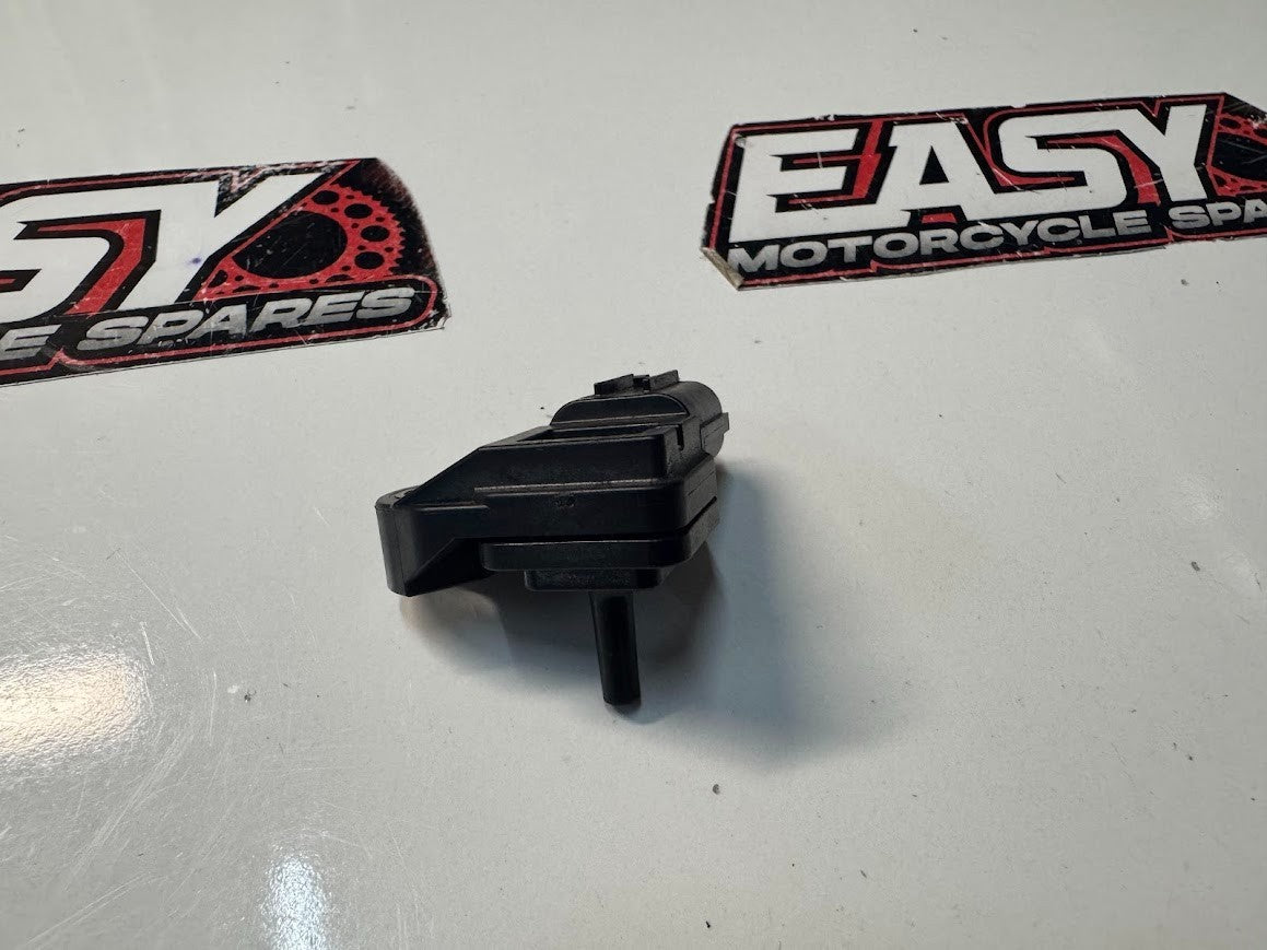 Yamaha YZF R7 2022-2025 Pressure Sensor OEM Genuine 1WS-82380-00