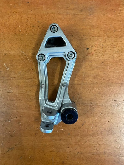 RH Pillion Peg Bracket Kawasaki ZX-10 1988