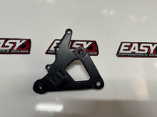 RH Foot Peg Bracket Suzuki GS 500 04-09 2006 43510-01D00-ENM