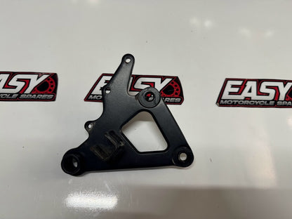 RH Foot Peg Bracket Suzuki GS 500 04-09 2006 43510-01D00-ENM
