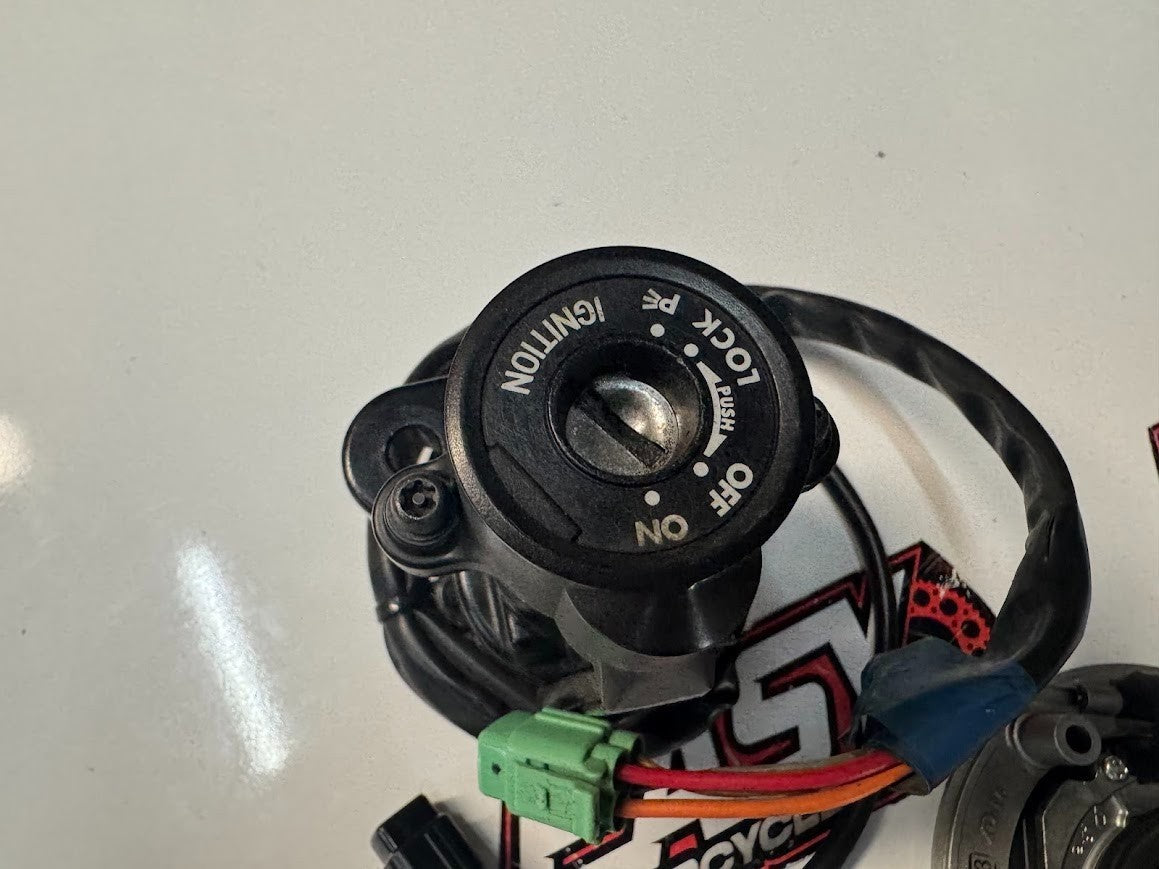 Suzuki GSXR 1000 2012-2016 ECU Ignition Lockset x2 Keys OEM Genuine 37000-17847