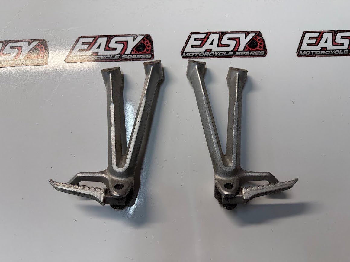 LH RH Pillion Peg & Bracket Pair Suzuki GSXR 1000 2007-2008 OEM