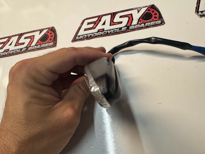Yamaha YZF R7 2022-2025 RH Front Blinker Indicator OEM Genuine BEB-83320-01
