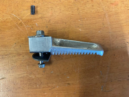 RH Pillion Peg Assembly Yamaha FZS 600 1998