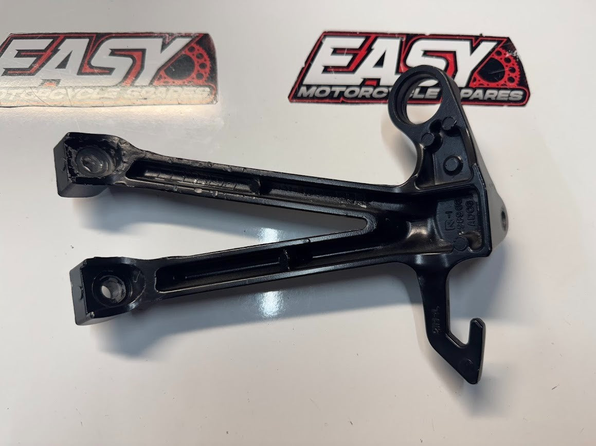 LH Pillion Peg Bracket Suzuki GSXR 1000 07-08 2008 43700-21H00