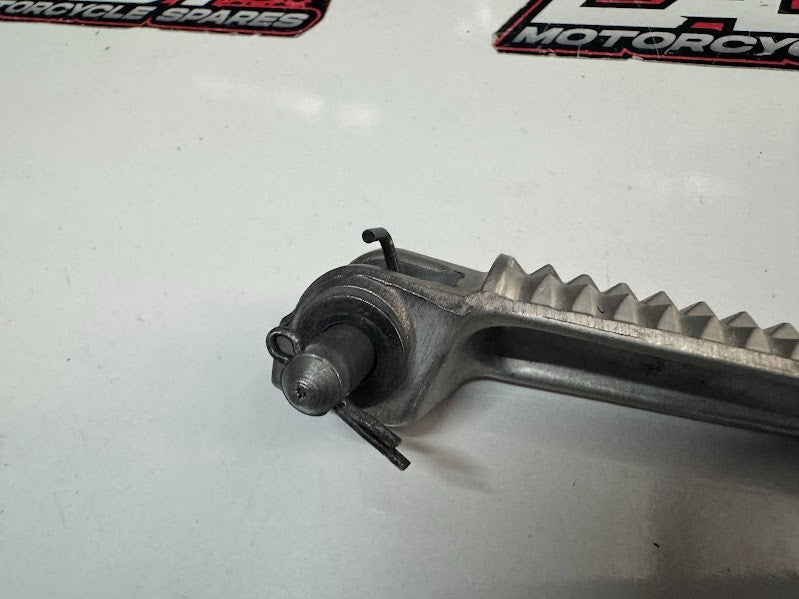 Yamaha YZF R1 2007-2011 RH Foot Peg OEM Genuine 5JJ-27461-00