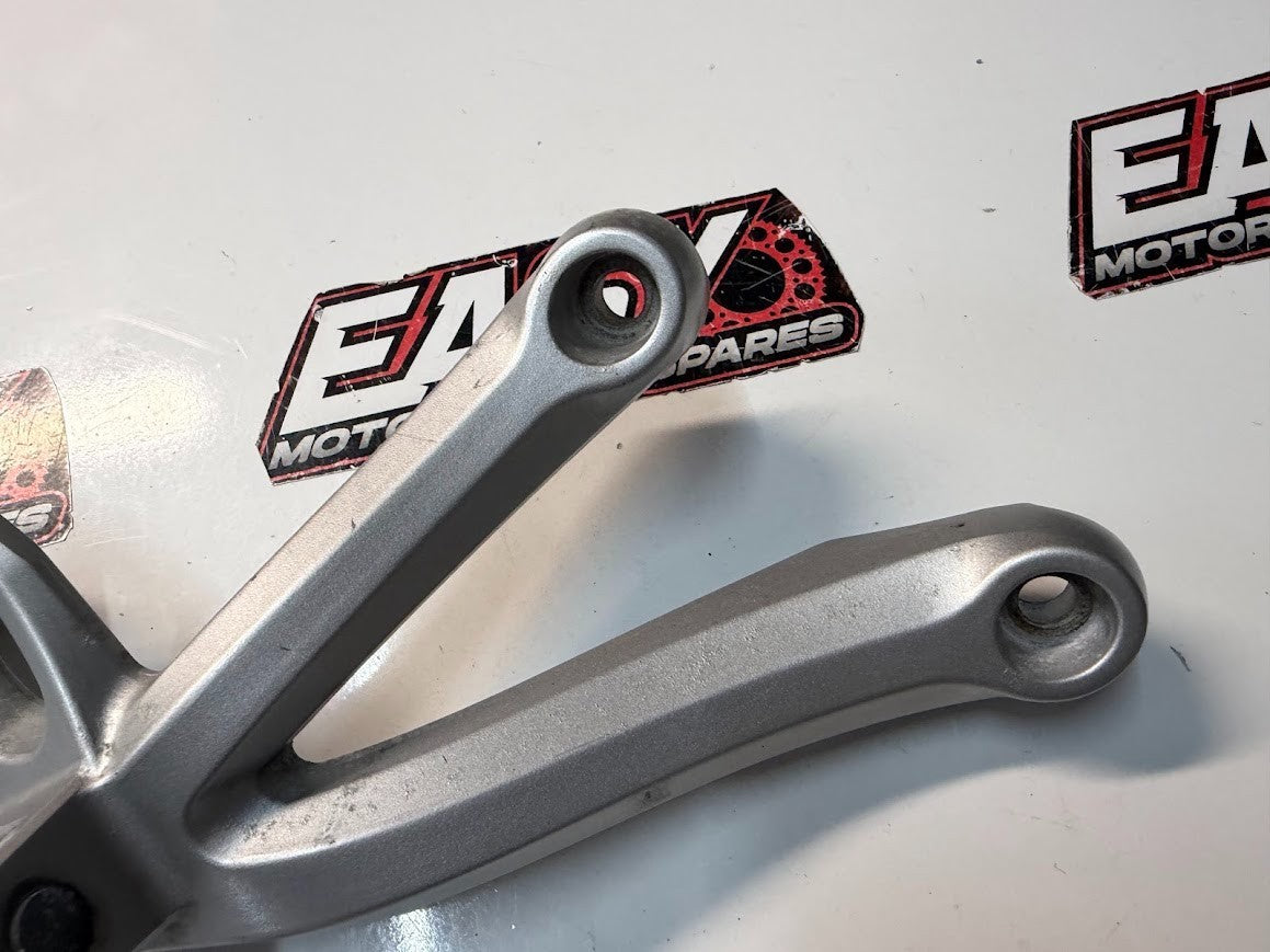 RH Pillion Peg Bracket Suzuki GSF 1250 S Bandit 2007-2016 OEM 43811-18H10