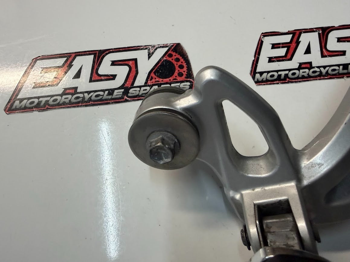 RH Pillion Peg Bracket Suzuki GSF 1250 S Bandit 2007-2016 OEM 43811-18H10