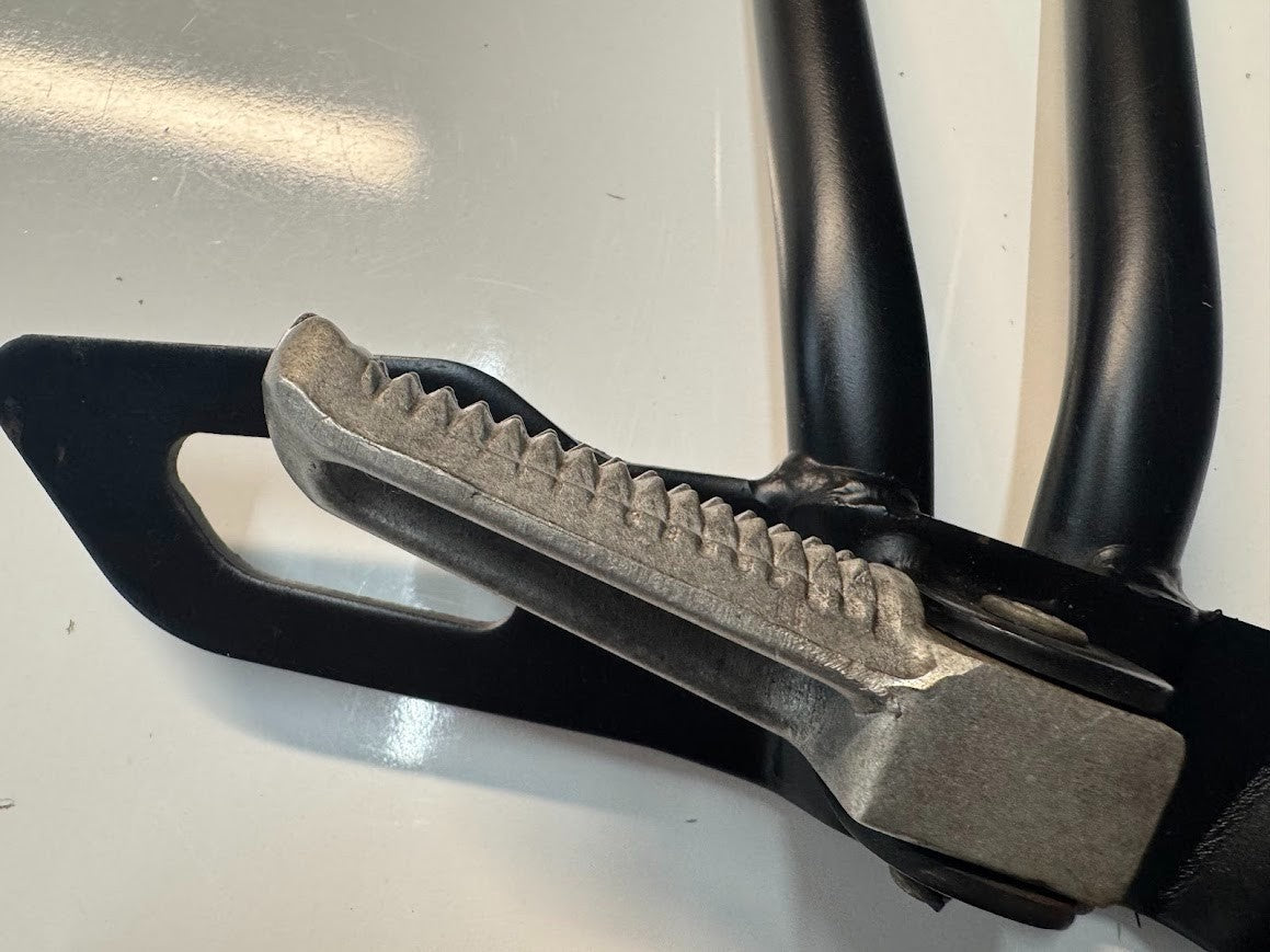 Yamaha YZF R15 2013-2018 RH Pillion Peg & Bracket OEM Genuine 1CK-F742L-00