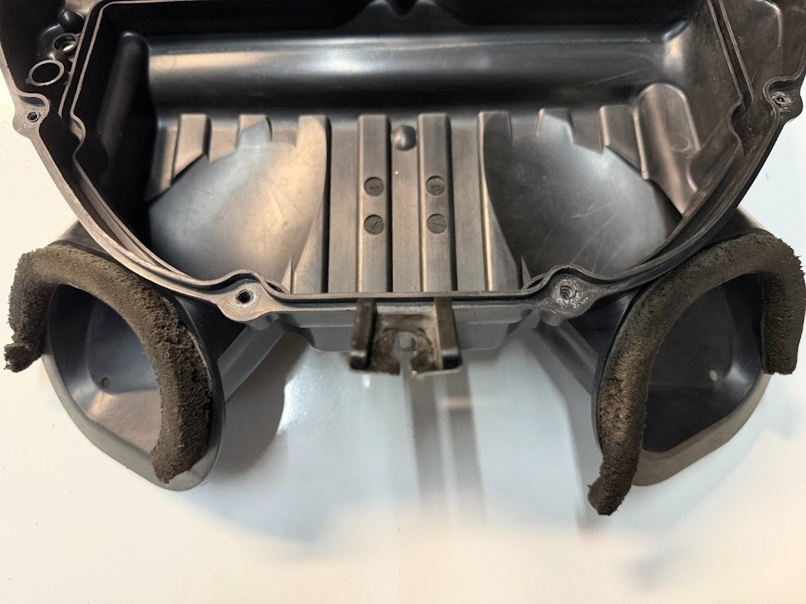 Airbox Cleaner Case Lower Suzuki GSXR 1000 2007-2008 OEM 13700-21H00 #2