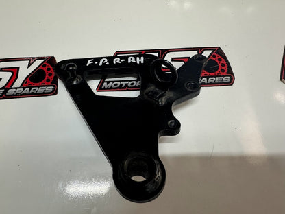 RH Foot Peg Bracket Suzuki GS 500 04-09 2006 43510-01D00-ENM