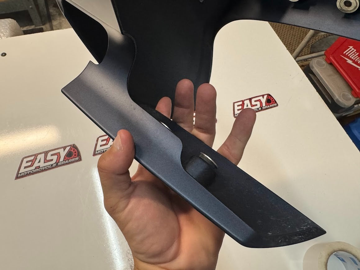 Yamaha YZF R1 2022-2023 Front Fender Mudguard Hugger OEM Genuine 14B-Y2151-00