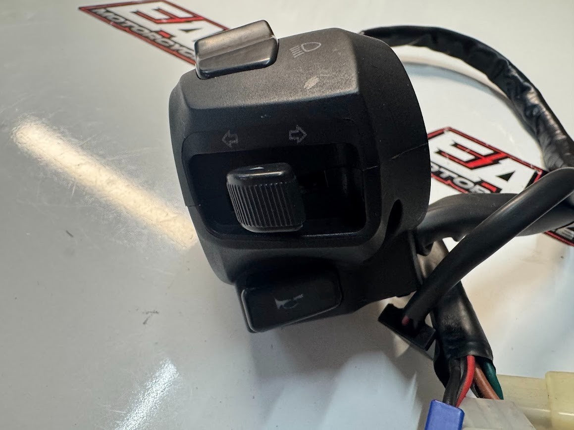 Yamaha YZF R15 2011-2018 LH Switch Block OEM Genuine 20P-H3972-02