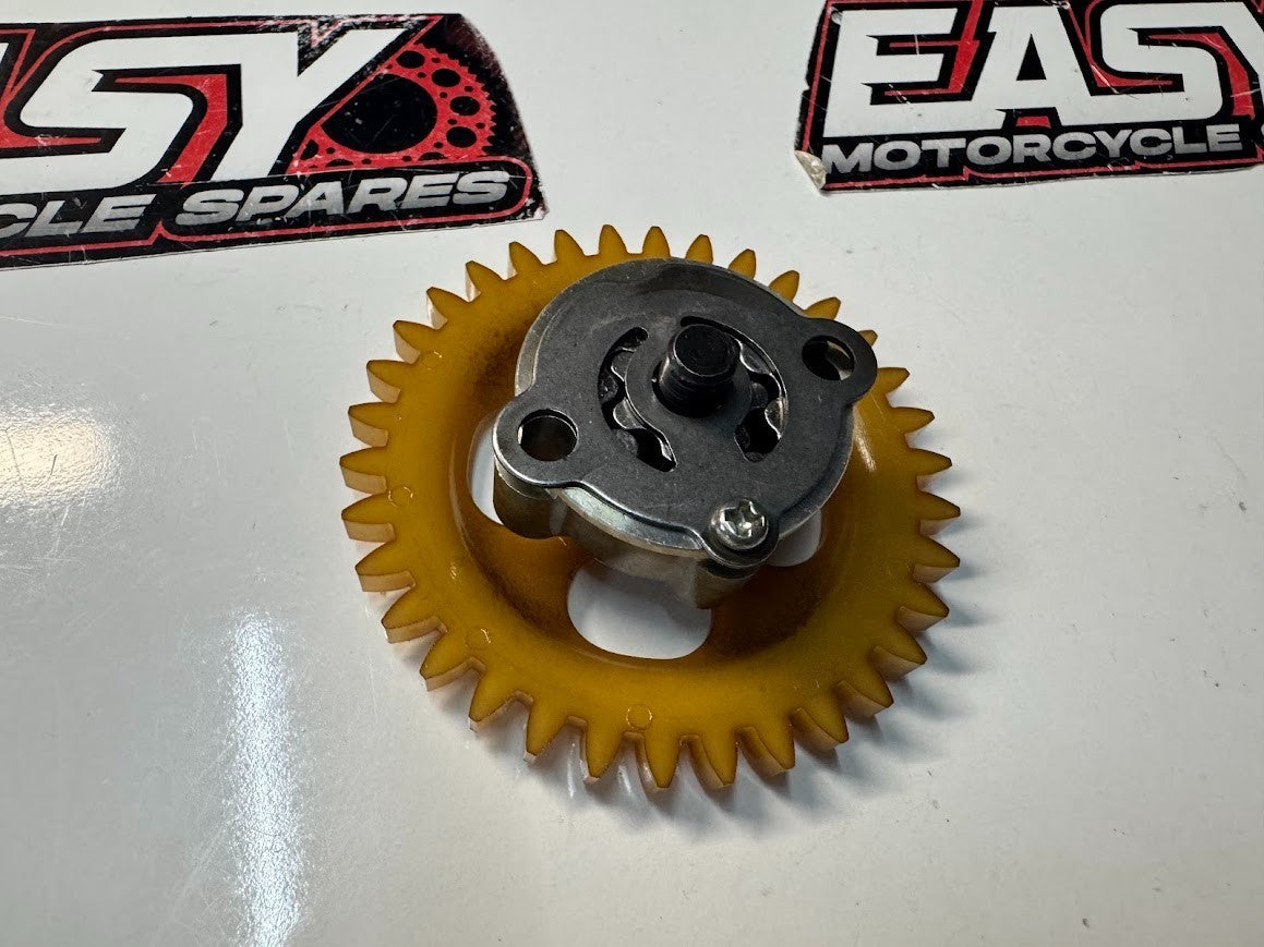 Yamaha YZF R15 2015-2018 Oil Pump Assy OEM Genuine 38B-E3300-01