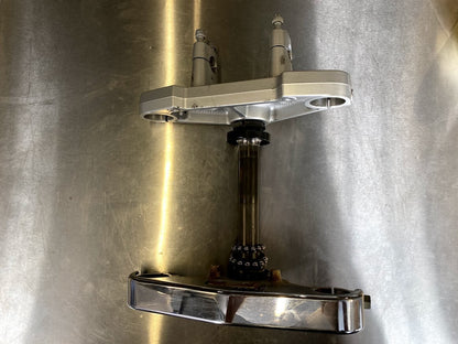 Triple Trees Suzuki VL 250 2009