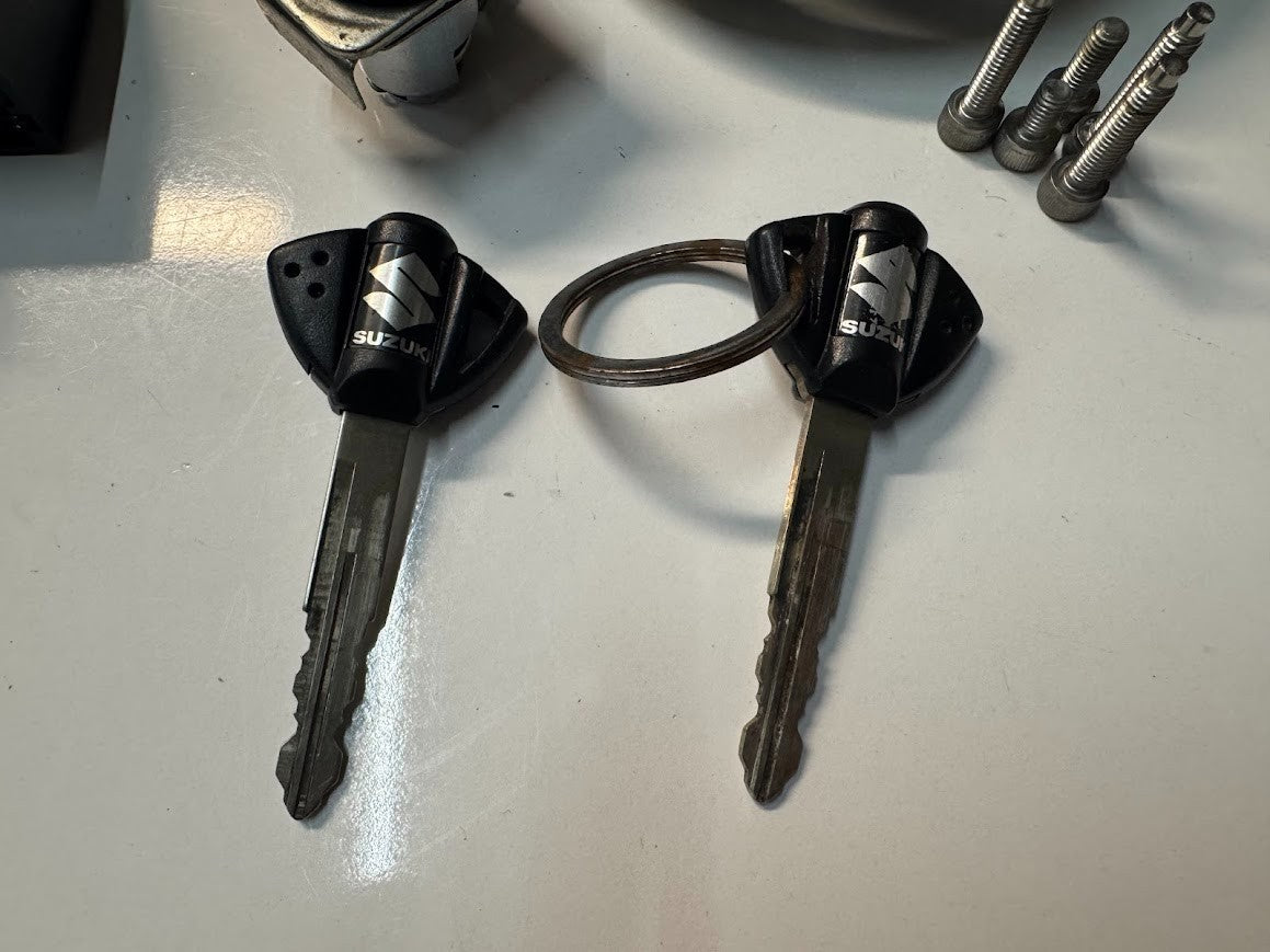 Suzuki GSXR 1000 2012-2016 ECU Ignition Lockset x2 Keys OEM Genuine 37000-17847