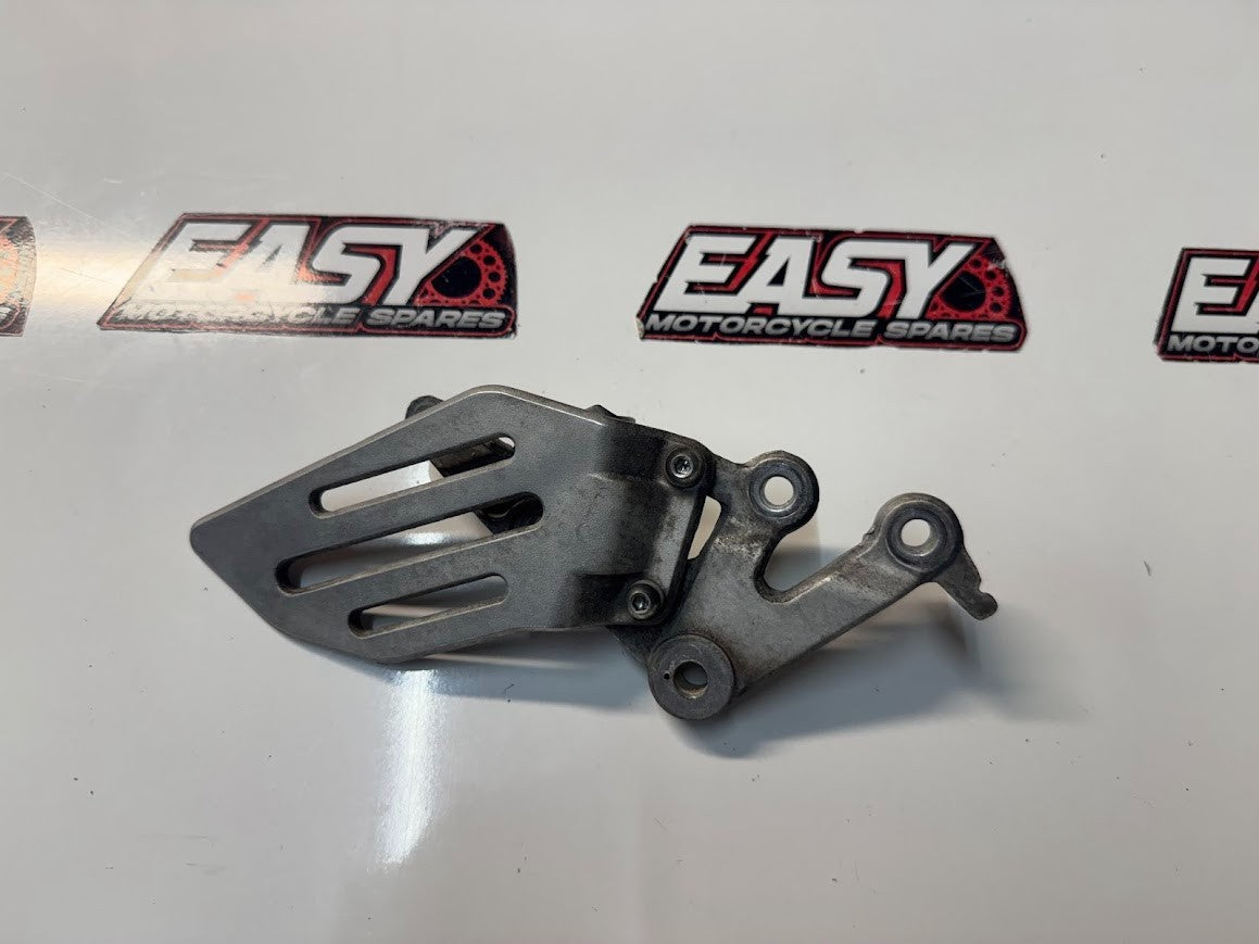 Yamaha YZF R15 2011-2018 OEM Genuine RH Foot Peg Bracket 20P-F7443-00