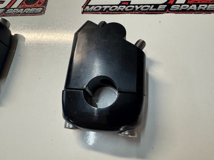 Royal Enfield Interceptor 650 2022 Handlebar Mount Clamp OEM 1030016D Euro 5