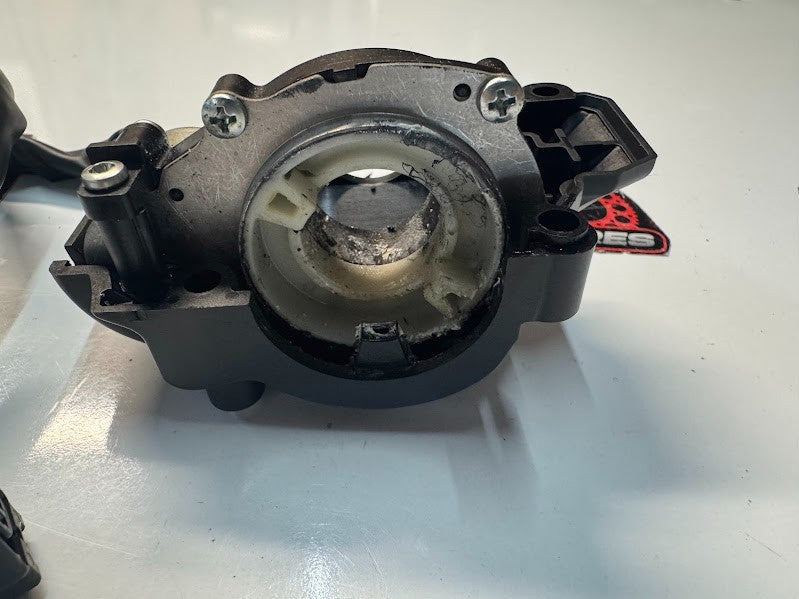 Yamaha YZF R1 2020-2025 RH Half Switch Block Throttle OEM Genuine B3L-8291R-03