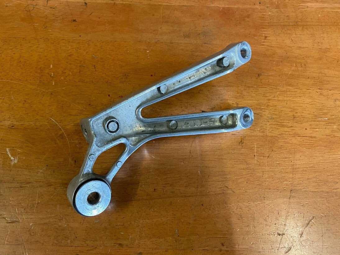 RH Pillion Peg Bracket Yamaha R1 2000